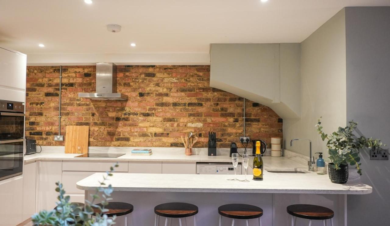Stunning Brighton Seaside 2-Bedroom Townhouse With Patio, Sleeps 6 Εξωτερικό φωτογραφία